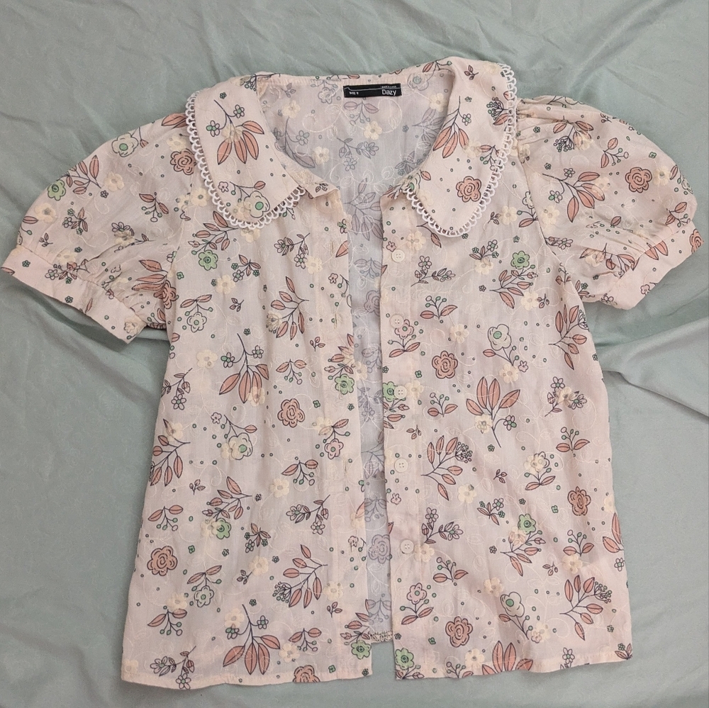 Floral Button-Up Blouse with Lace Collar And puff sleeve
